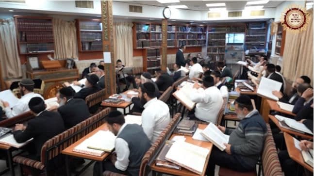 students learning at Nahar Shalom